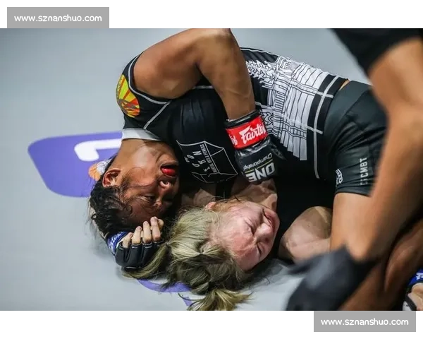 17 岁德查瓦立首秀封神！前蹴 KO 震撼 ONE 赛场